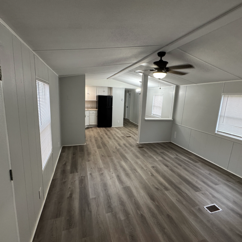 2/1 Mobile Home Park – Lot 94