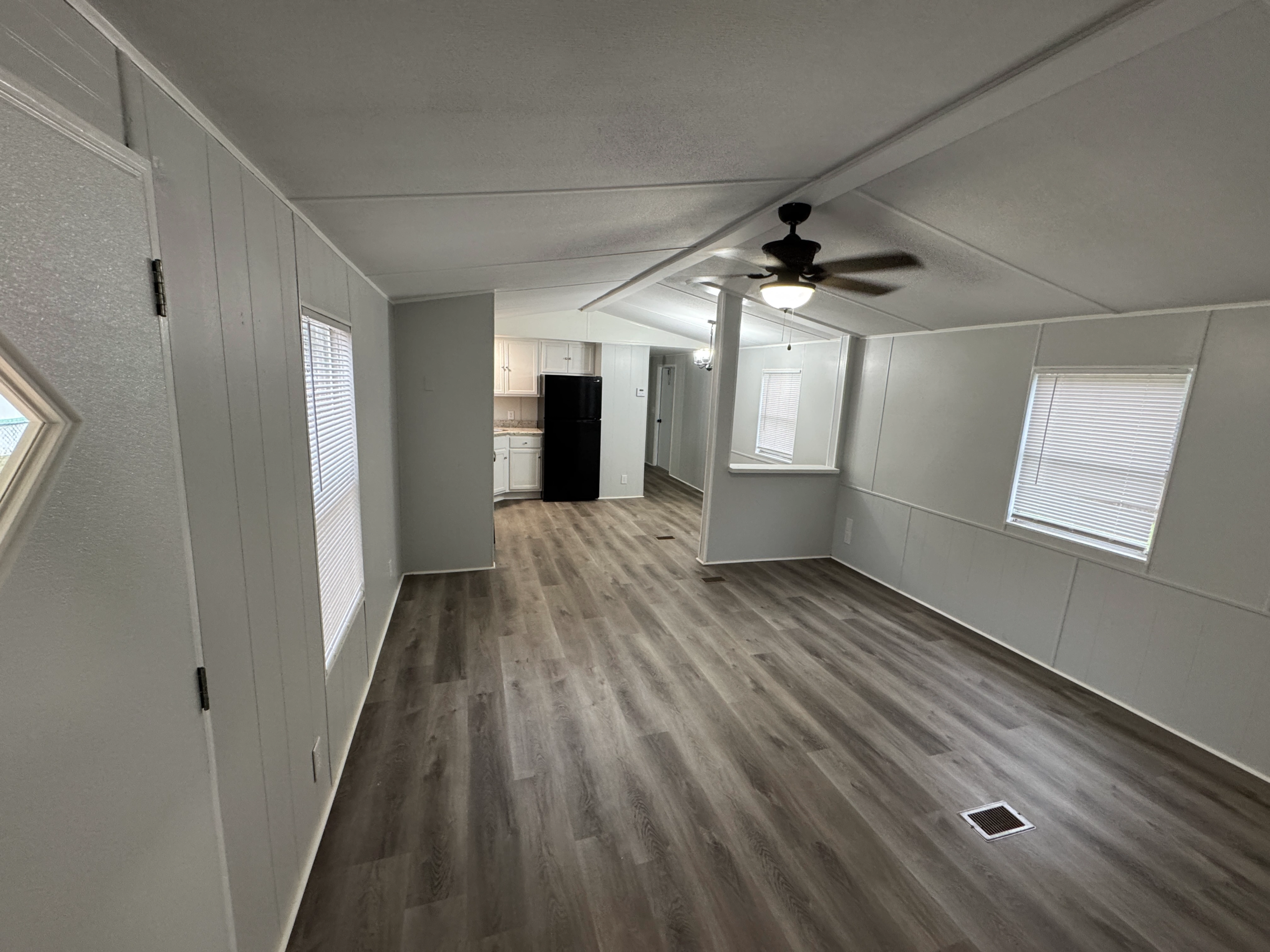 2#1 Mobile Home Park – Lot 94 (3) 2/1 Mobile Home Park – Lot 94