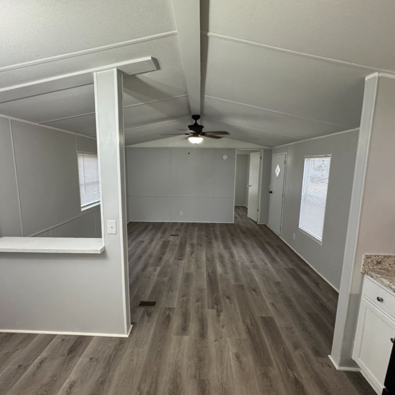 2/1 Mobile Home Park – Lot 94