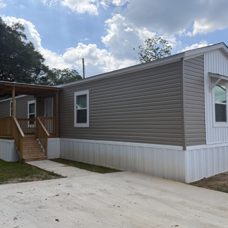 3/2 Clayton Cornerstone Mobile Home Park – Lot 113