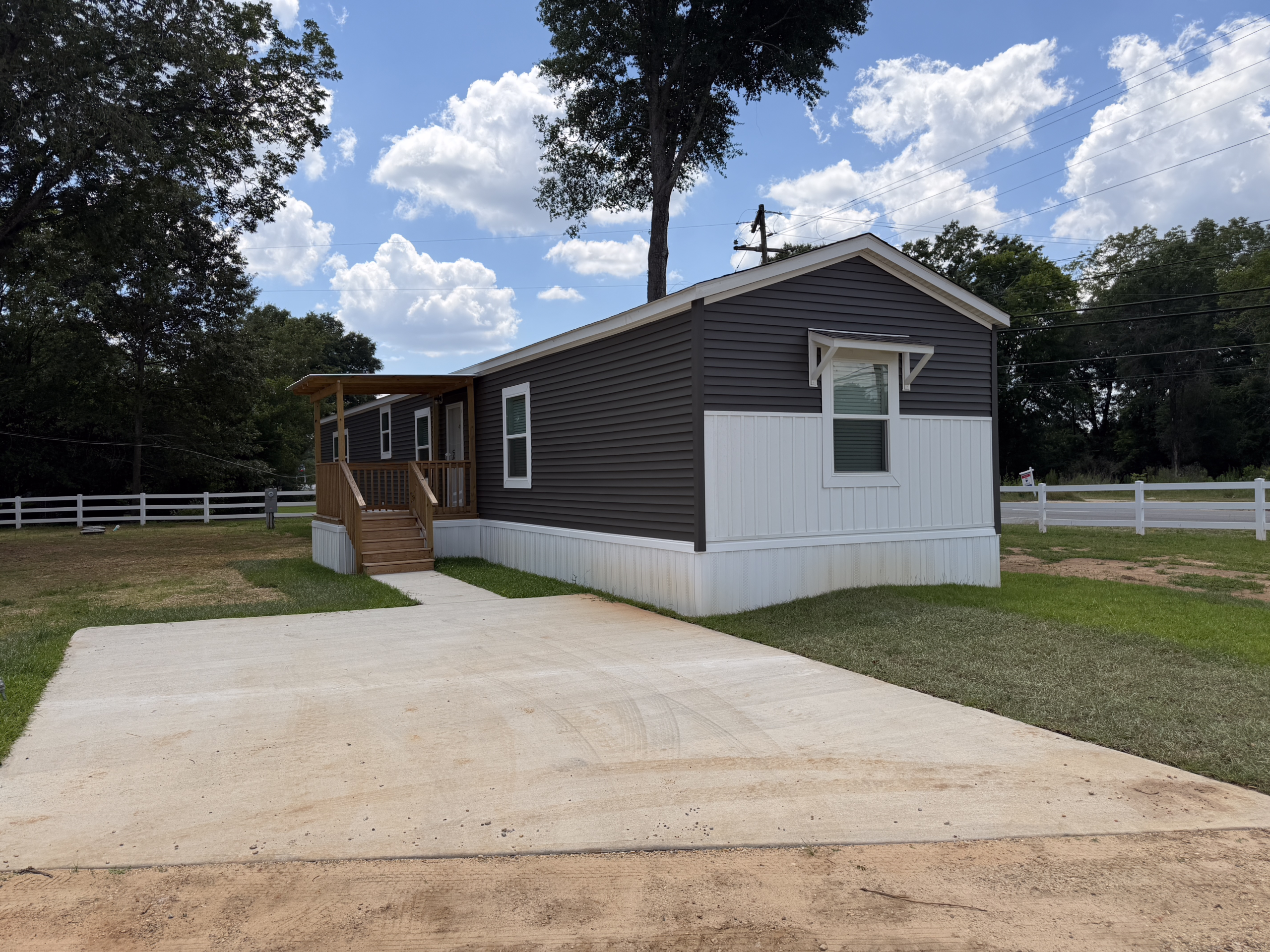 3/2 Clayton Cornerstone Mobile Home Park – Lot 201
