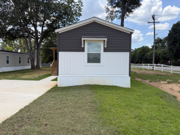 3/2 Clayton Cornerstone Mobile Home Park – Lot 201