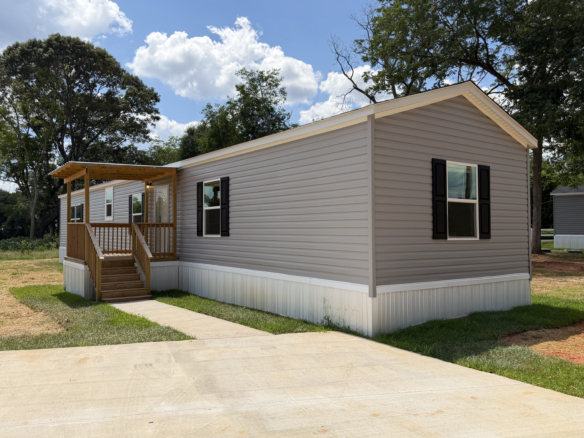 3/2 Clayton Cornerstone Mobile Home Park – Lot 209