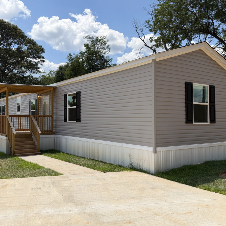 3/2 Clayton Cornerstone Mobile Home Park – Lot 209