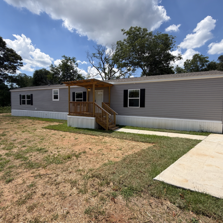 3/2 Clayton Cornerstone Mobile Home Park – Lot 209