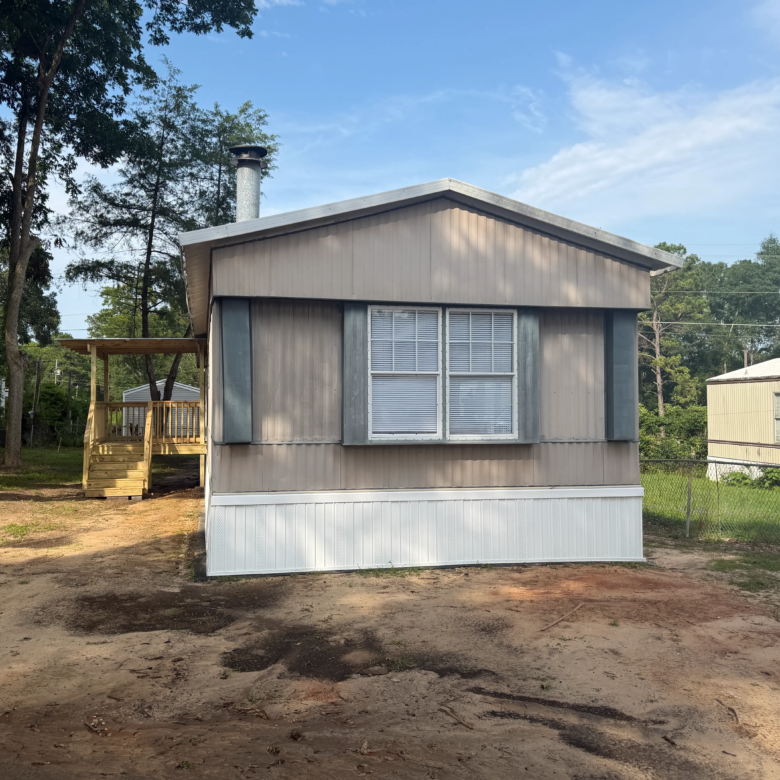 2/2 Glenwood Mobile Home Park – Lot 100