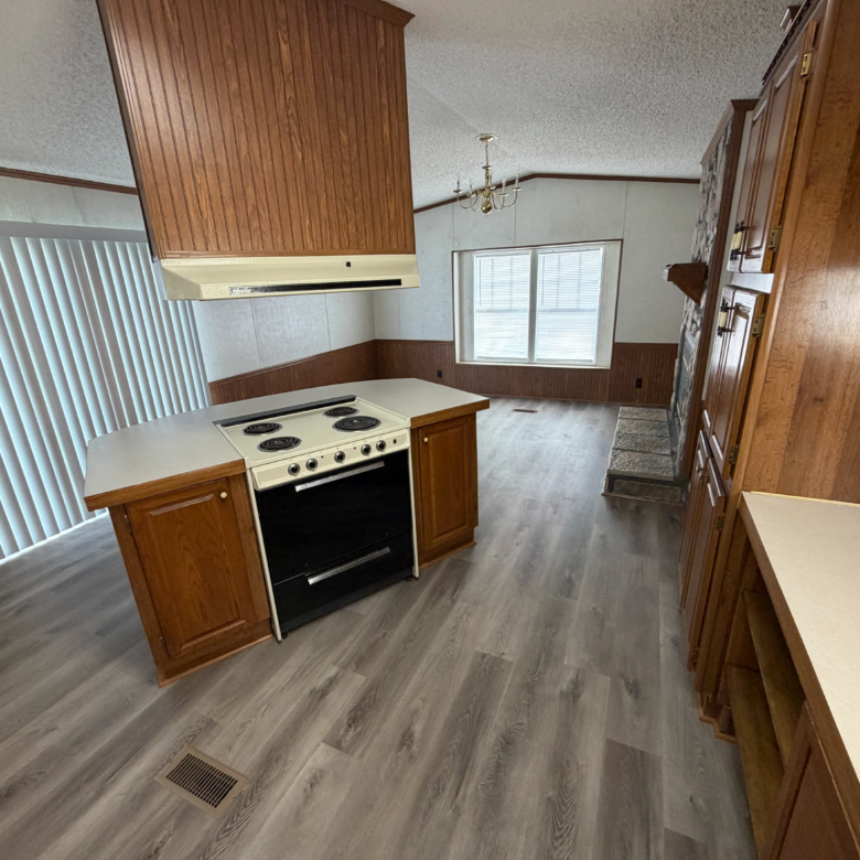 2/2 Glenwood Mobile Home Park – Lot 100