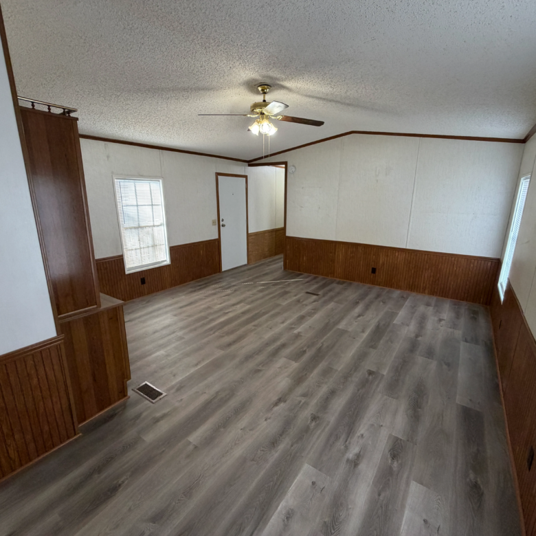 2/2 Glenwood Mobile Home Park – Lot 100