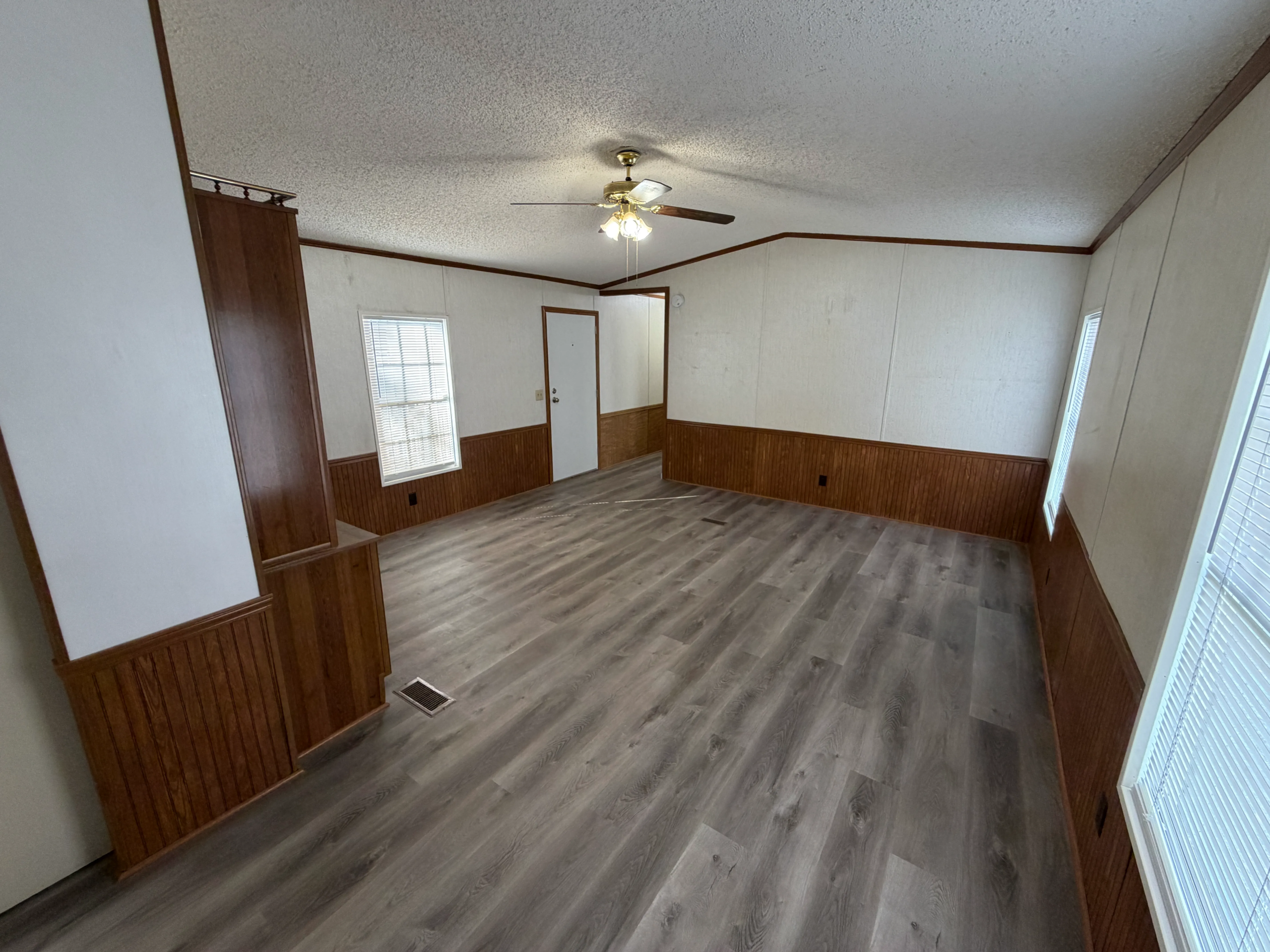 2/2 Glenwood Mobile Home Park – Lot 100