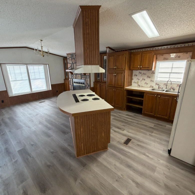 2/2 Glenwood Mobile Home Park – Lot 100