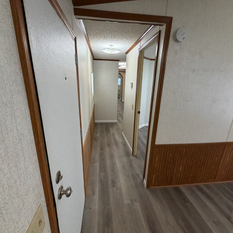 2/2 Glenwood Mobile Home Park – Lot 100