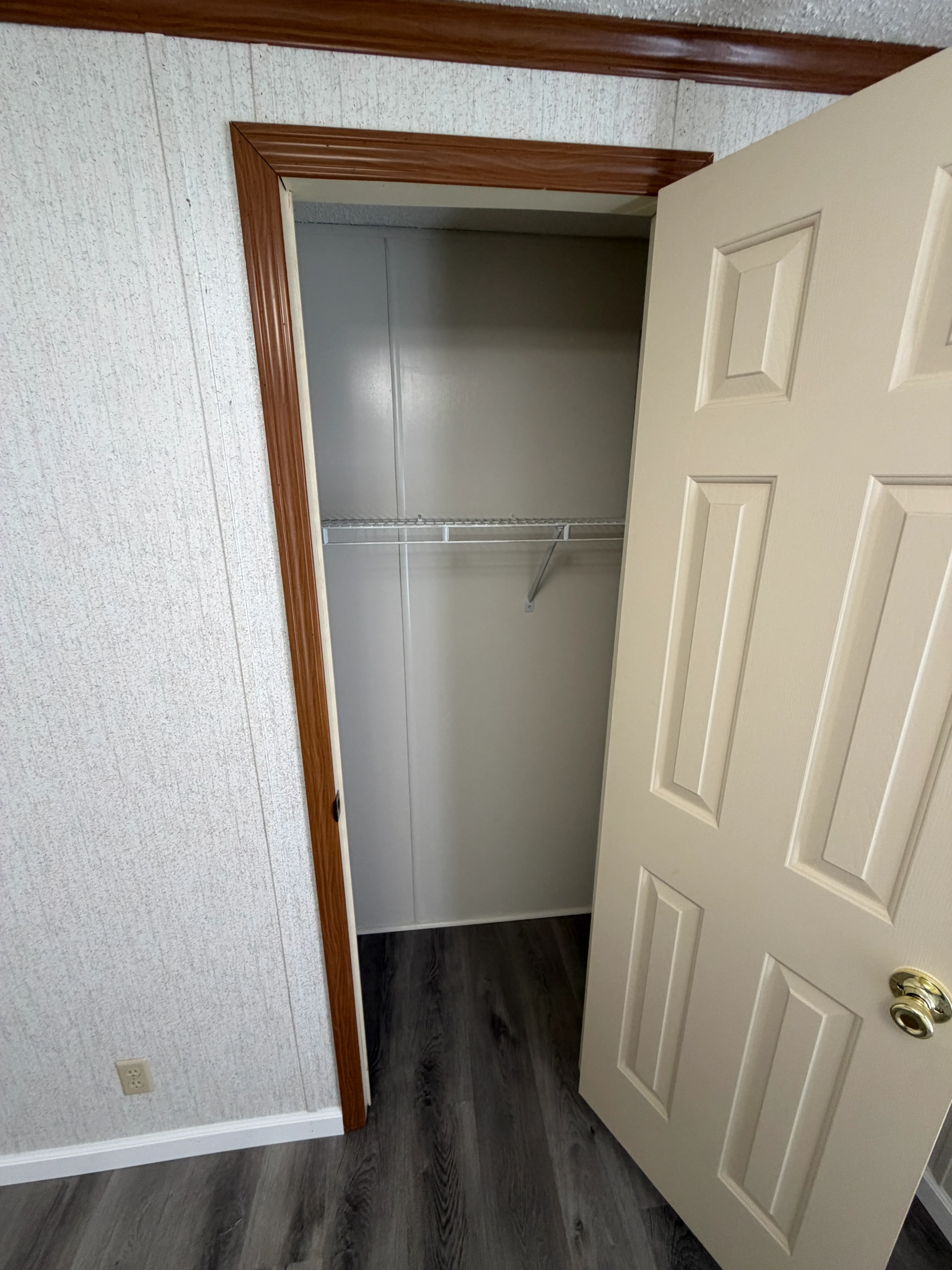 2/2 Glenwood Mobile Home Park – Lot 100
