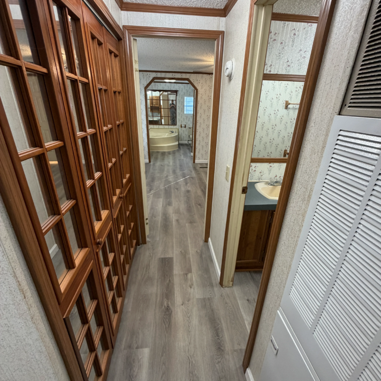 2/2 Glenwood Mobile Home Park – Lot 100