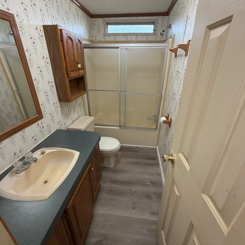 2/2 Glenwood Mobile Home Park – Lot 100