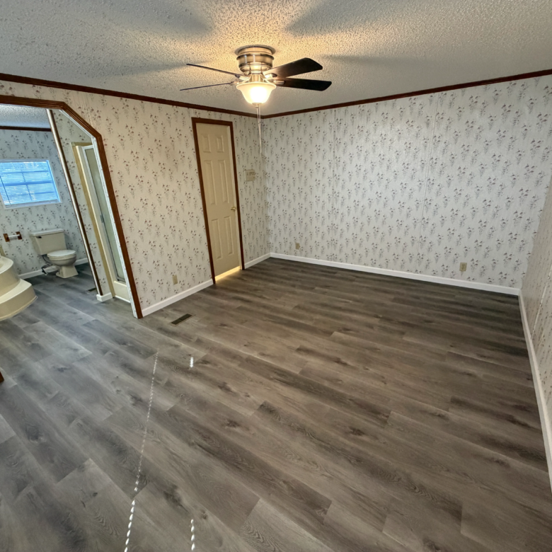2/2 Glenwood Mobile Home Park – Lot 100
