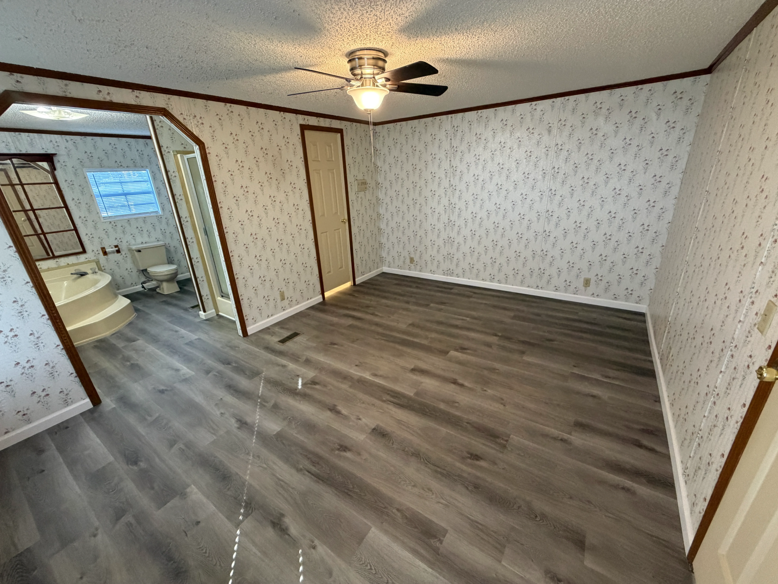 2/2 Glenwood Mobile Home Park – Lot 100