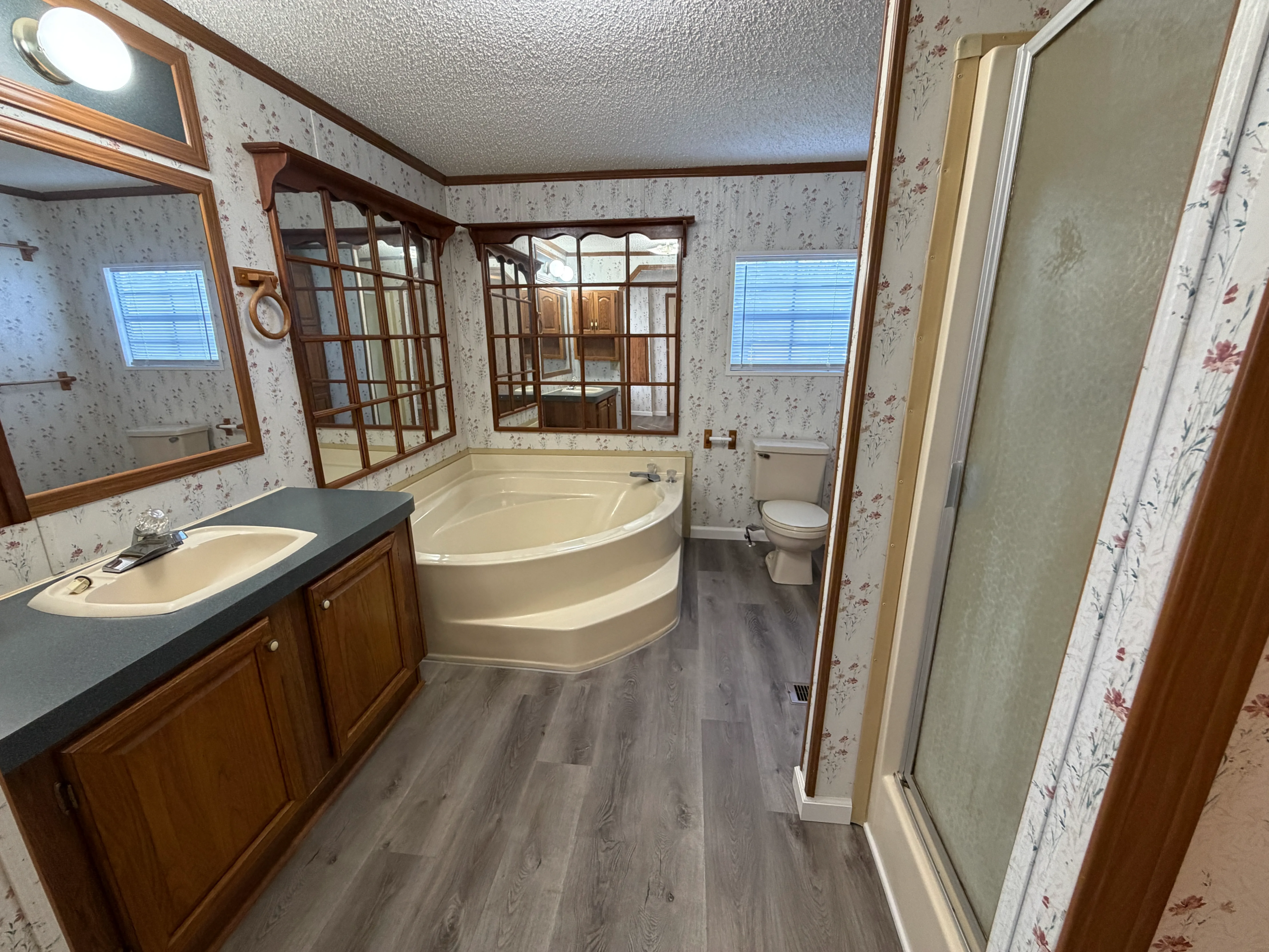 2/2 Glenwood Mobile Home Park – Lot 100