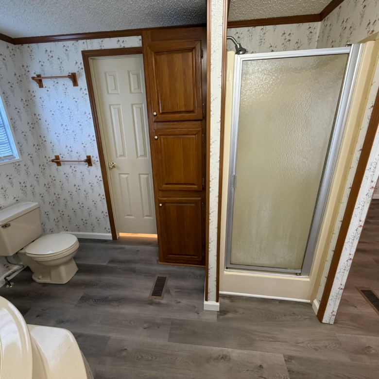 2/2 Glenwood Mobile Home Park – Lot 100