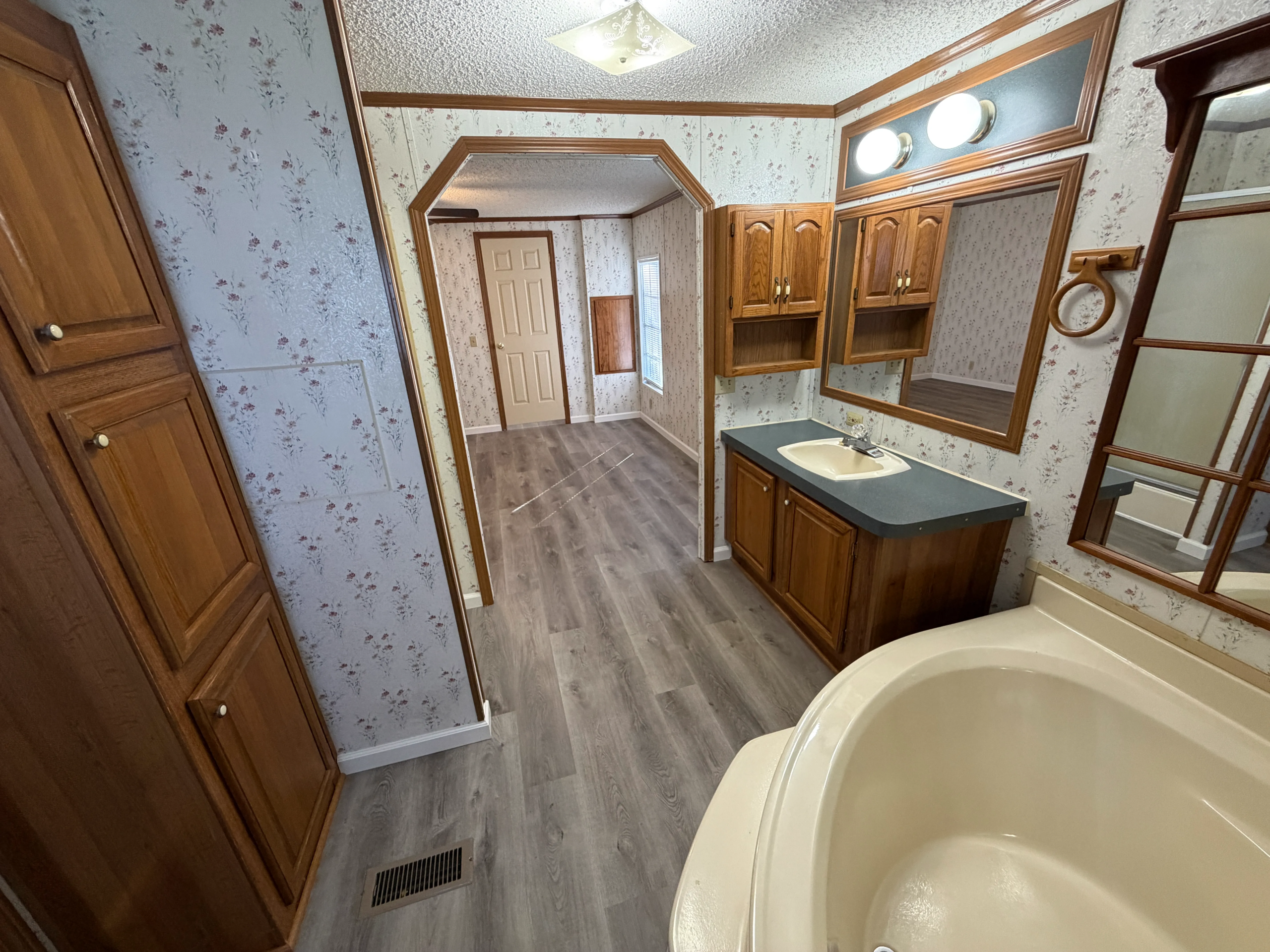2/2 Glenwood Mobile Home Park – Lot 100
