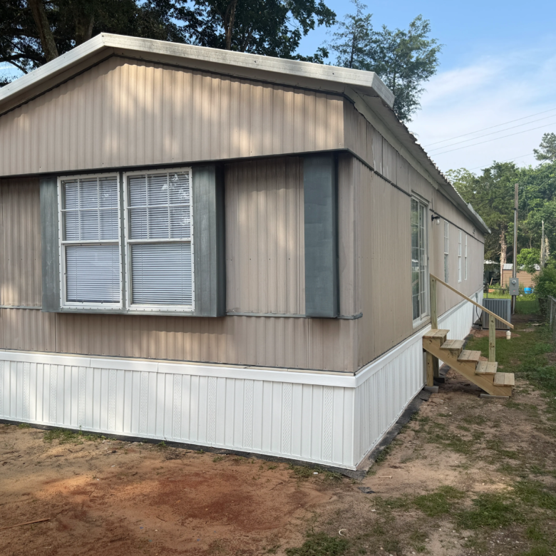 2/2 Glenwood Mobile Home Park – Lot 100