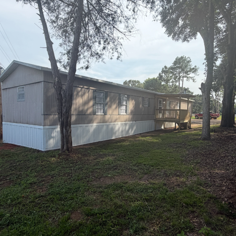 2/2 Glenwood Mobile Home Park – Lot 100