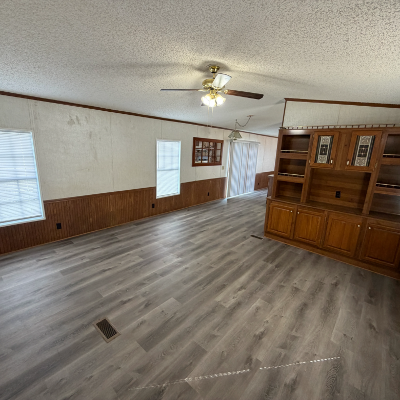 2/2 Glenwood Mobile Home Park – Lot 100