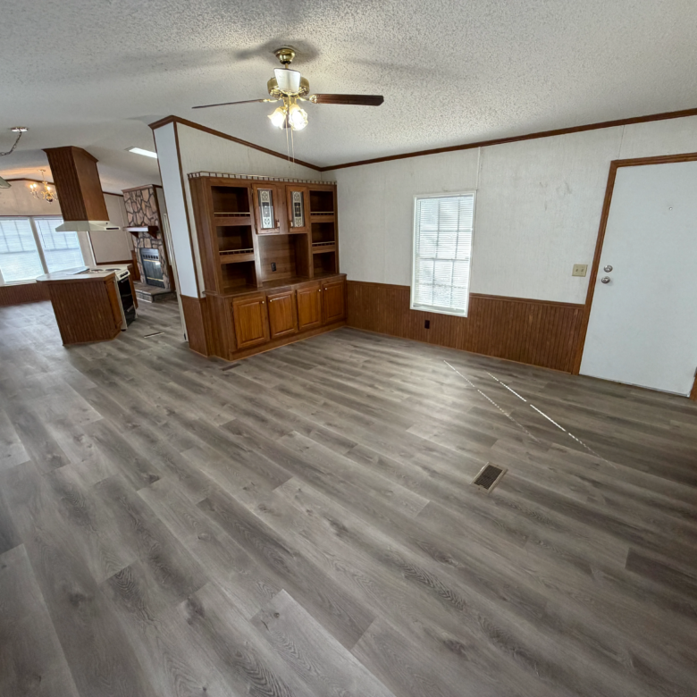 2/2 Glenwood Mobile Home Park – Lot 100