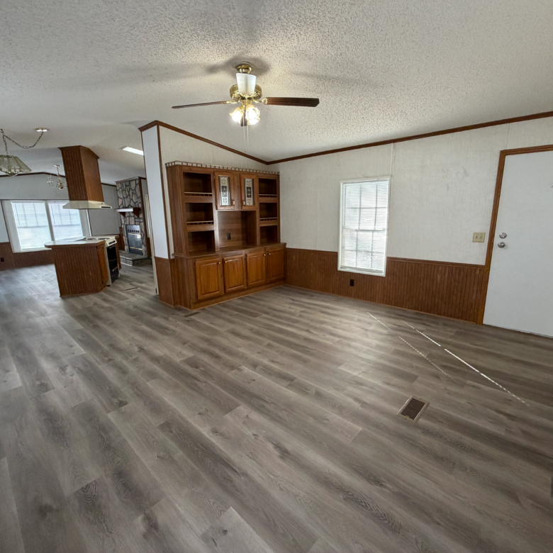 2/2 Glenwood Mobile Home Park – Lot 100