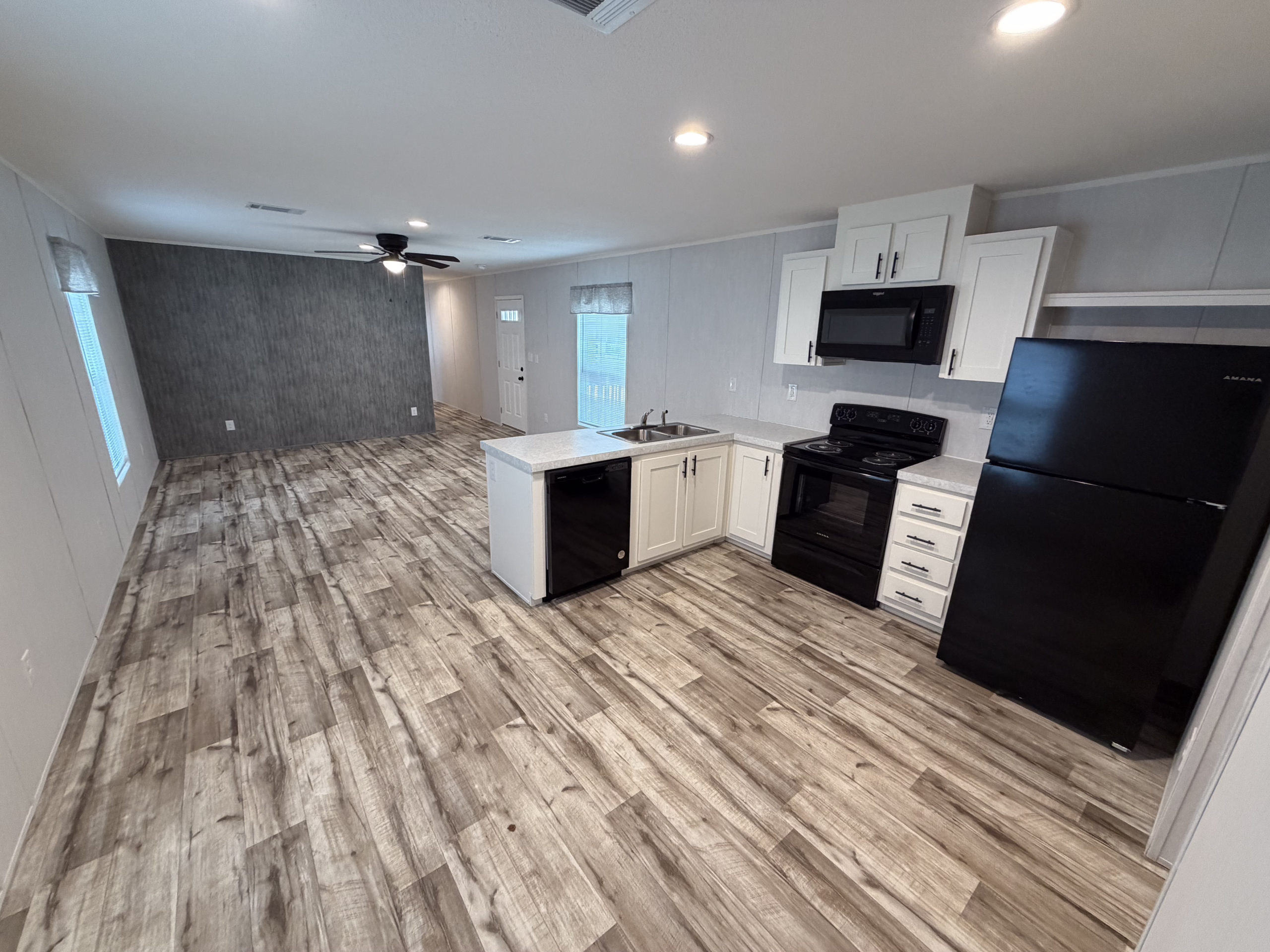 3&2 Liveoak Vin Diesel Mobile Home Park – Lot 205 (8) 3/2 Liveoak Vin Diesel Mobile Home Park – Lot 205