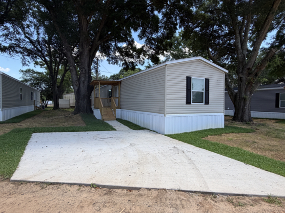 3/2 Liveoak Vin Diesel Mobile Home Park – Lot 208