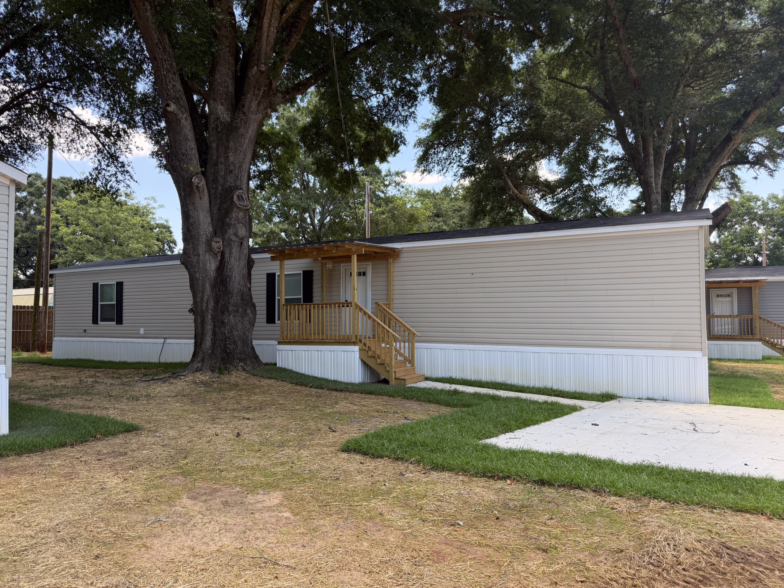 3/2 Liveoak Vin Diesel Mobile Home Park – Lot 208