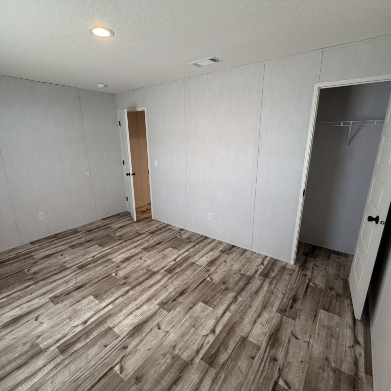 3/2 Liveoak Vin Diesel Mobile Home Park – Lot 210