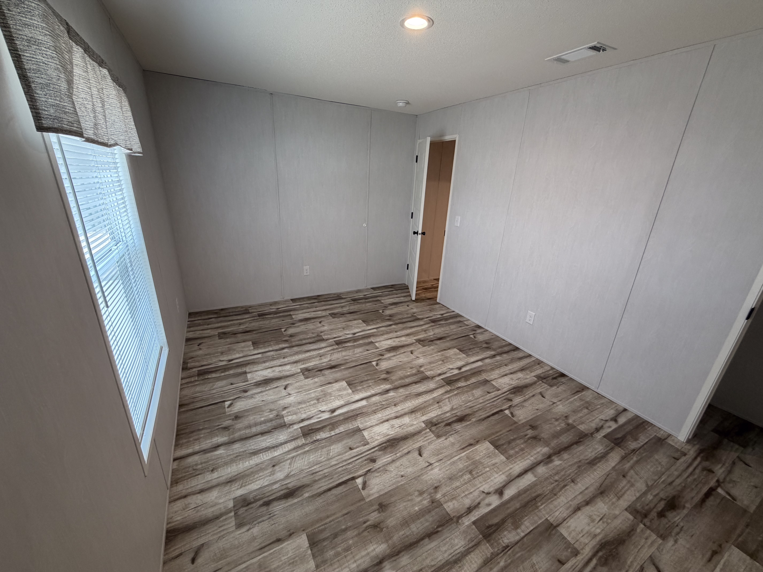 3/2 Liveoak Vin Diesel Mobile Home Park – Lot 210
