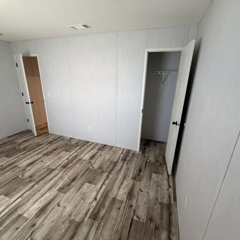 3/2 Liveoak Vin Diesel Mobile Home Park – Lot 210