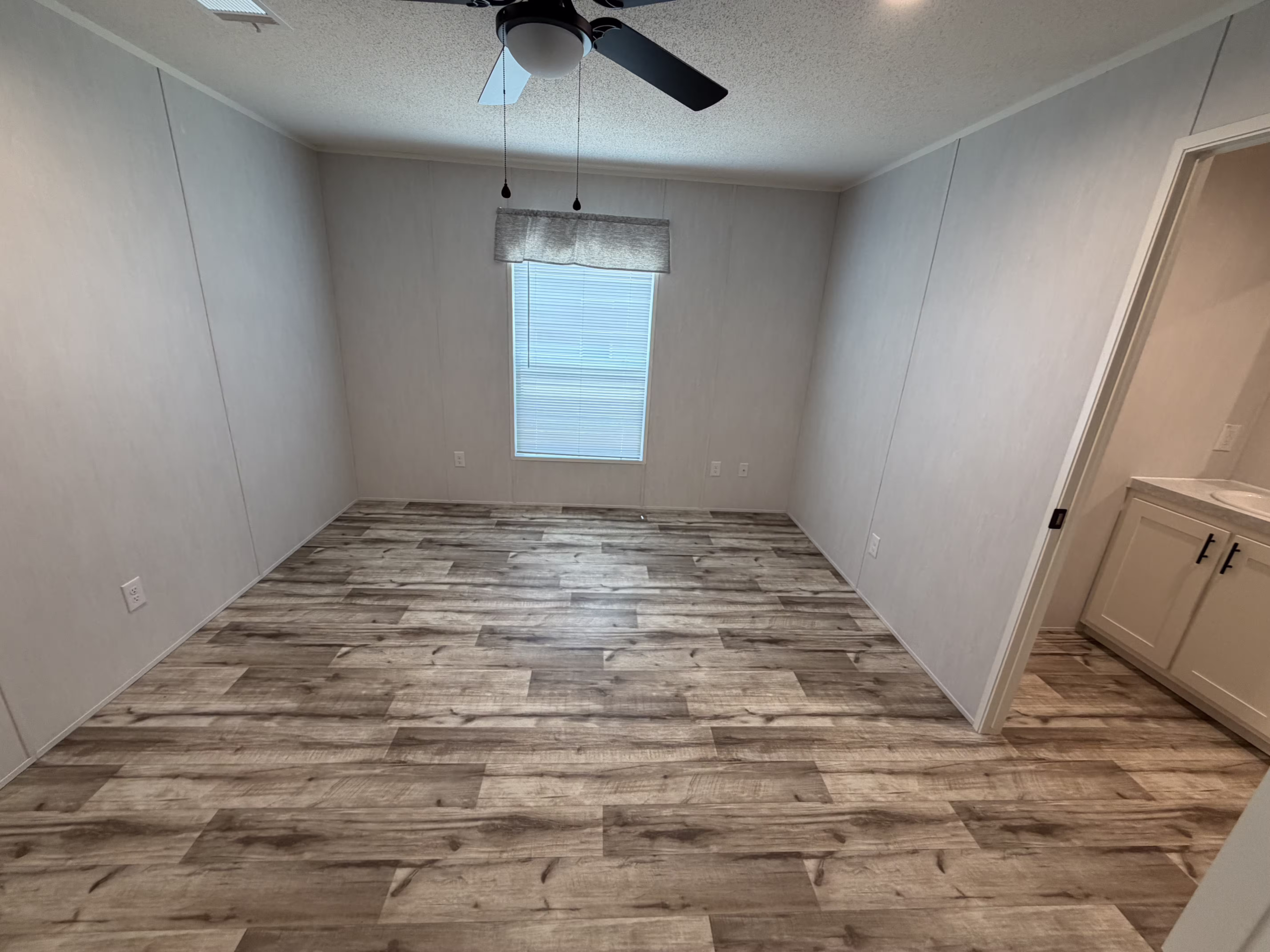 32 Liveoak Vin Diesel Mobile Home Park – Lot 203 (15) 3/2 Liveoak Vin Diesel Mobile Home Park – Lot 203
