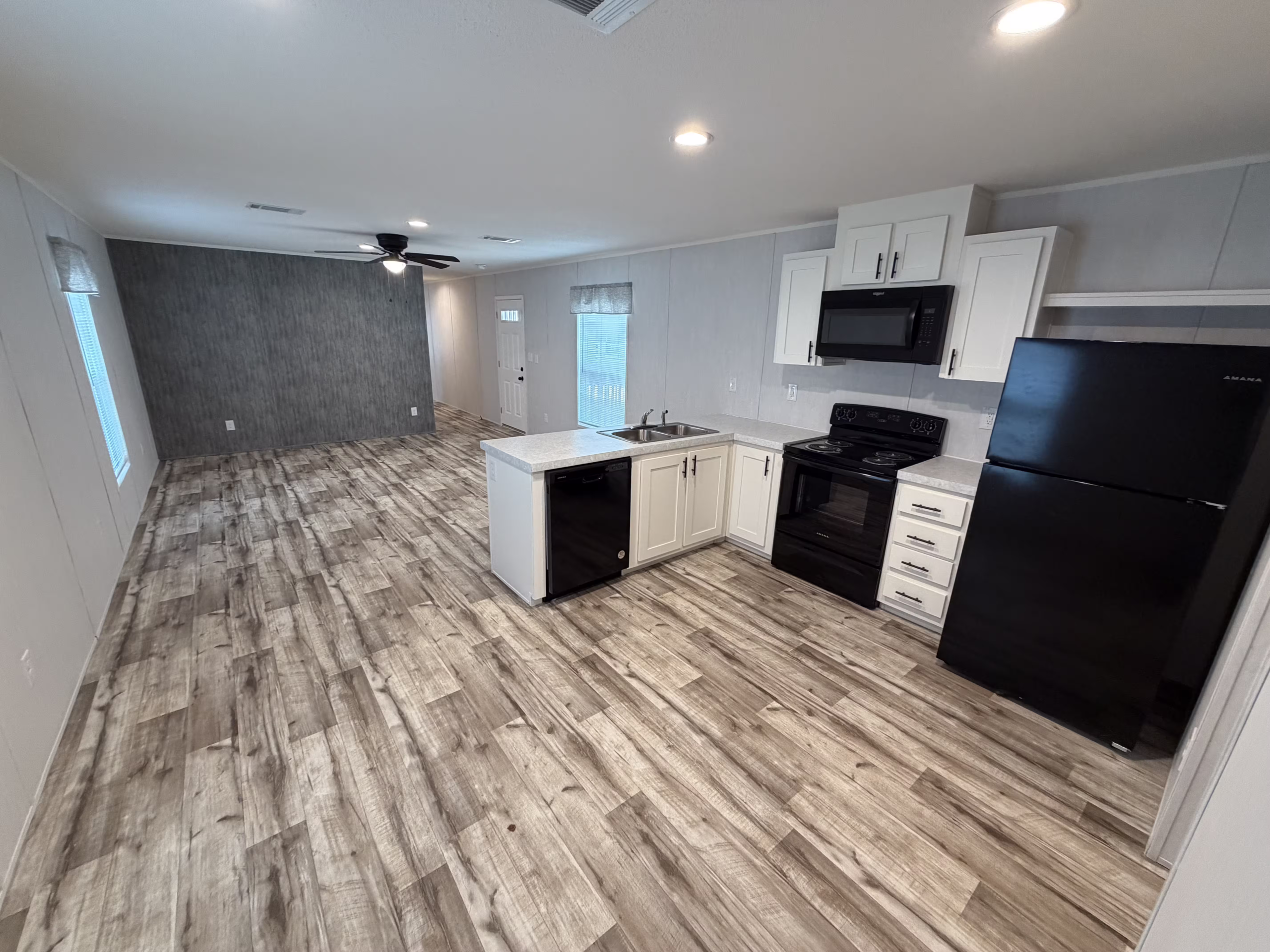 32 Liveoak Vin Diesel Mobile Home Park – Lot 203 (18) 3/2 Liveoak Vin Diesel Mobile Home Park – Lot 203