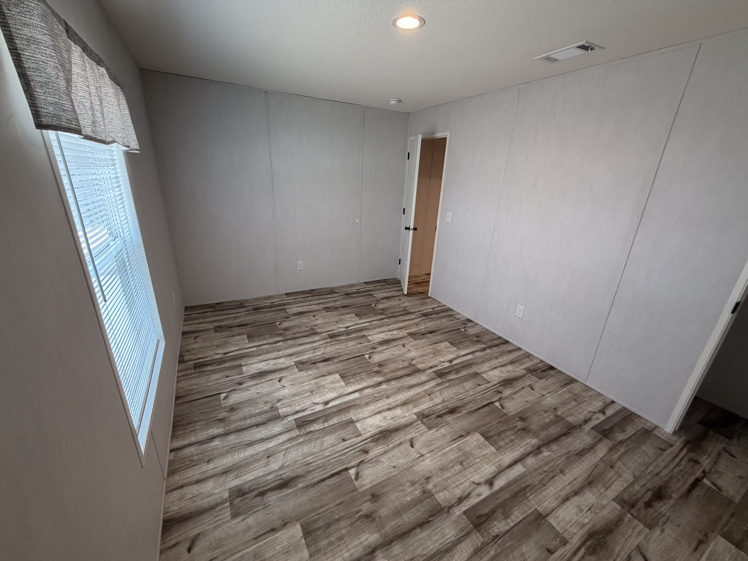 32 Liveoak Vin Diesel Mobile Home Park – Lot 203 (6) 3/2 Liveoak Vin Diesel Mobile Home Park – Lot 203